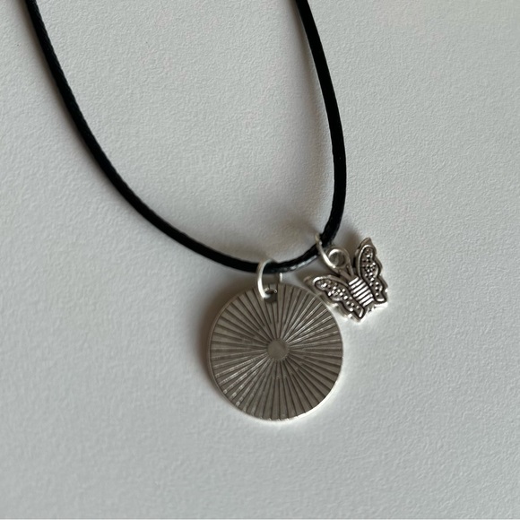 Alice in Wonderland Necklace ๐ฆ - Picture 4 of 5